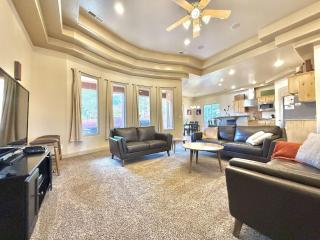 Spirit of the Rock Large Vacation Home in Kanab - 4