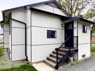 Pet-Friendly 4BR Home Near Airport & Seattle DT - 5