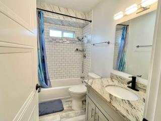 Cozy 2BR Upper Unit Near Airport & Seattle DT - 1