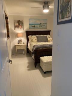 Closest 1BR to Vanderbilt Beach, full kitchen with dishwasher, ALL NEW! - 9