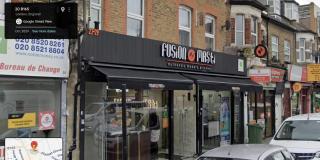 LUX 2 Bed Flat next to Station - 25 mins to London - 9