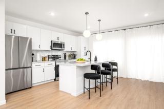 2-Home Property with Pool, Spa & Parking, Sleeps 17 - 8