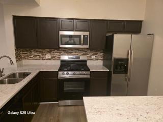 Beautiful TowneHome - 2 bedroom and projector - 3