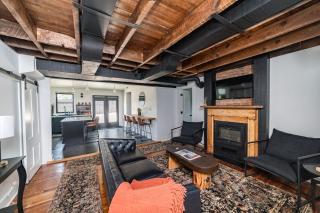 Uprising A pet friendly couples retreat - 0