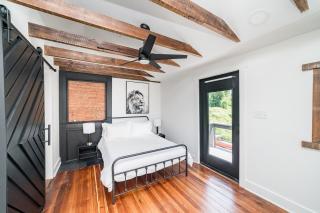 Uprising A pet friendly couples retreat - 7