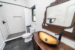 Uprising A pet friendly couples retreat - 5