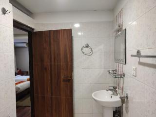 Redstone Regency Hotel - 4