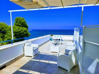 Pearl Apartment Seafront Villa with Infinity Pool - 6