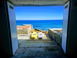 Pearl Apartment Seafront Villa with Infinity Pool - 4