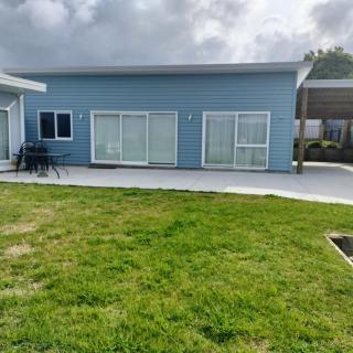 Mangakino Lake View Holiday Home - 1