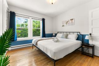 Spacious 8 bed stay - HOT TUB, Patio, fireplace, 3 full bathrooms private home in Moncton - 6