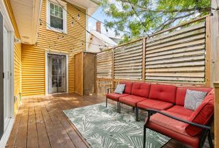 Spacious 8 bed stay - HOT TUB, Patio, fireplace, 3 full bathrooms private home in Moncton - 4