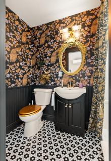 Spacious 8 bed stay - HOT TUB, Patio, fireplace, 3 full bathrooms private home in Moncton - 2