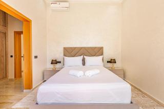 Villa Kamélia 5000m Hammam Piscine Chauffée et Sans Vis à Vis - 8