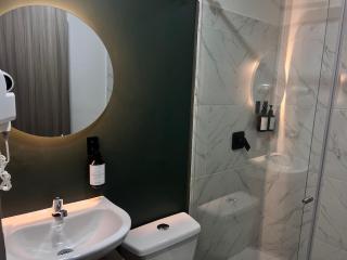 Hermoso y cómodo ambiente para grupos 104-105 - 3