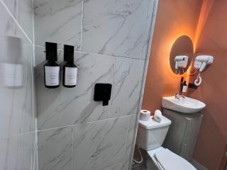 Hermoso y cómodo ambiente para grupos 104-105 - 1