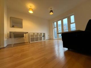 Landvue Stays Modern 2 Bed Apartment with allocated parking - 4