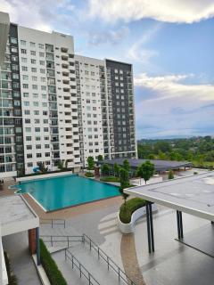 Aliff Height Tampoi 2BR Warm Japanese Pool View 5pax I PetFriendly I Netflix 2Carpark - 1