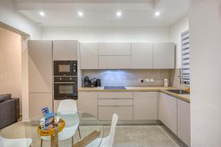 Modern Sliema Stay - Walk to Shops & Qui-Si-Sana Promenade - Sliema - 1
