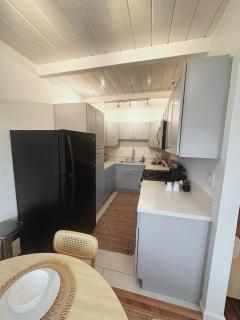 Modern Eclectic 2BR Near Petco, Balboa Park & Zoo - 6