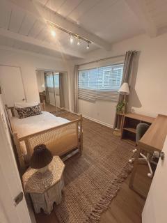 Modern Eclectic 2BR Near Petco, Balboa Park & Zoo - 3