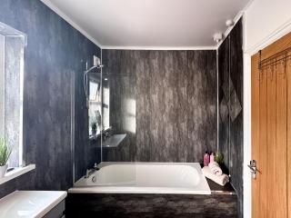 Spacious 3 Bedroom City Center Flat in Derby with Parking - 3