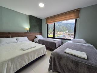 Apartment 7 with Jacuzzi in the center - 3 Bedroom 2 Bath - 8