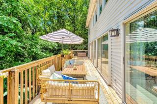 Group Haven Retreat- 2 min to Lake! 15 min to DT! - 2