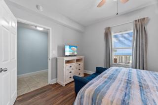 Stylish Resort Condo! Steps to Beach & Restaurants - 4