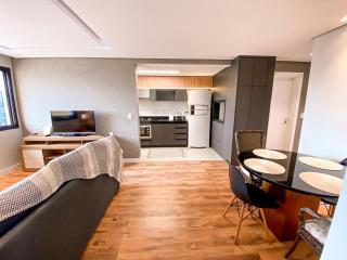 Apto 2 suítes com ar cond, box duplo perto de tudo - 0