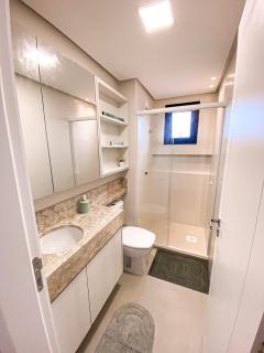 Apto 2 suítes com ar cond, box duplo perto de tudo - 2