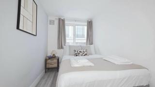 4 Beds Home in Bayswater - 4