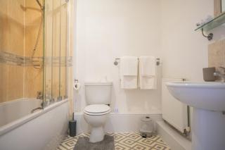 Modern 2-Bed Apartment in Central Portsmouth - 3