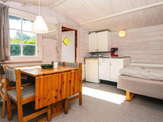 Lush cabin in camping resort - 8