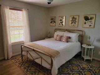 Blue Mountain Getaway Hot tub, Winery, Game Room - 5