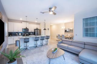 4993FP TOWNHOUSE 4 BEDROOMS & 3 BATHROOMS + POOL - 4