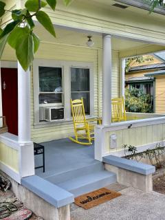 Downtown Updated Craftsman, Pet Friendly - 4