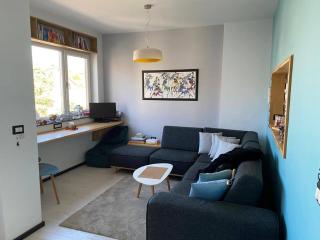 New Trendiest Location, Central & Modern apartment - 5