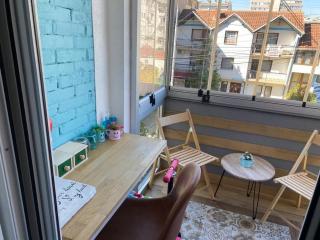 New Trendiest Location, Central & Modern apartment - 1