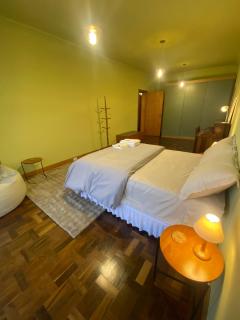 O Imperdível, Grande e Confortável Apto no Coração de Curitiba Com Garagem - 1