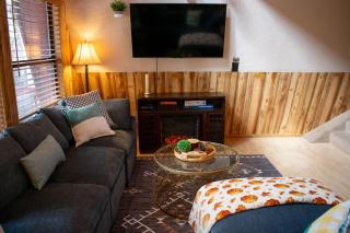 Quiet Cabin Retreat - 4