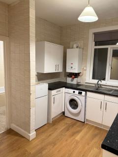 Modern 1-Bedroom Flat Near London City Airport - 1