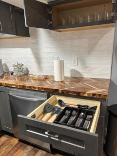 Peaceful Quiet Retreat with Cozy Firepit - 1