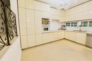 וילה מונטאנו עם בריכה מחוממת וג'קוזי במרכז העיר - Villa Montano with a heated pool and jacuzzi in the city center - 1