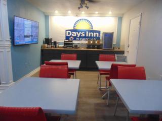 Days Inn by Wyndham Victorville - 1