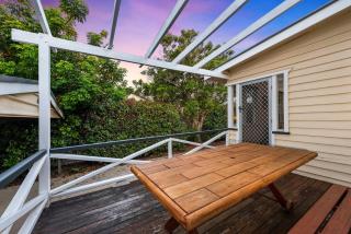 Wallace Cottage - Glennie, CBD, Quiet Leafy Street - 6