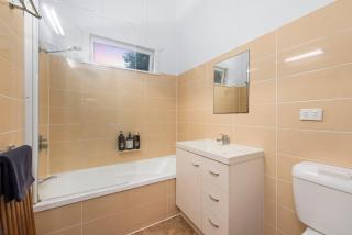 Wallace Cottage - Glennie, CBD, Quiet Leafy Street - 5