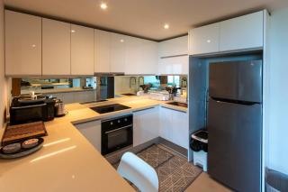 C242 Panoramic Sea View 2BR Infinity Pool & Gym - 2