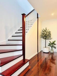 Serene Escape with Birds, Trees & Breeze - Boronia - 1