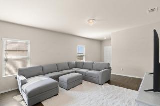 5BR Furnished Stay Near Randolph AFB & Hospitals - 4